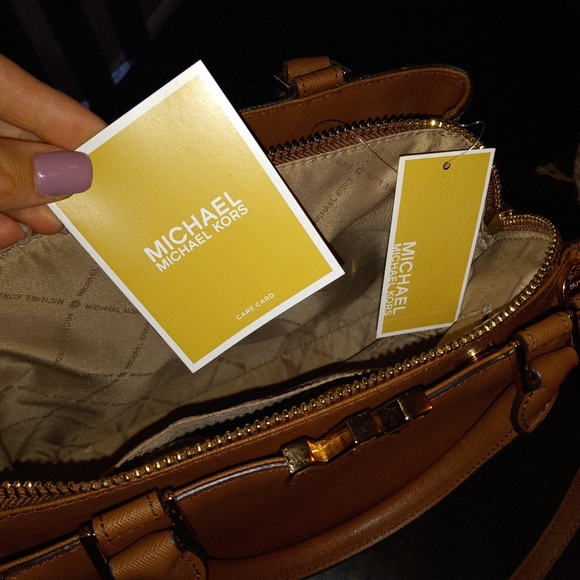 Michael kors purse - Picture 5 of 8